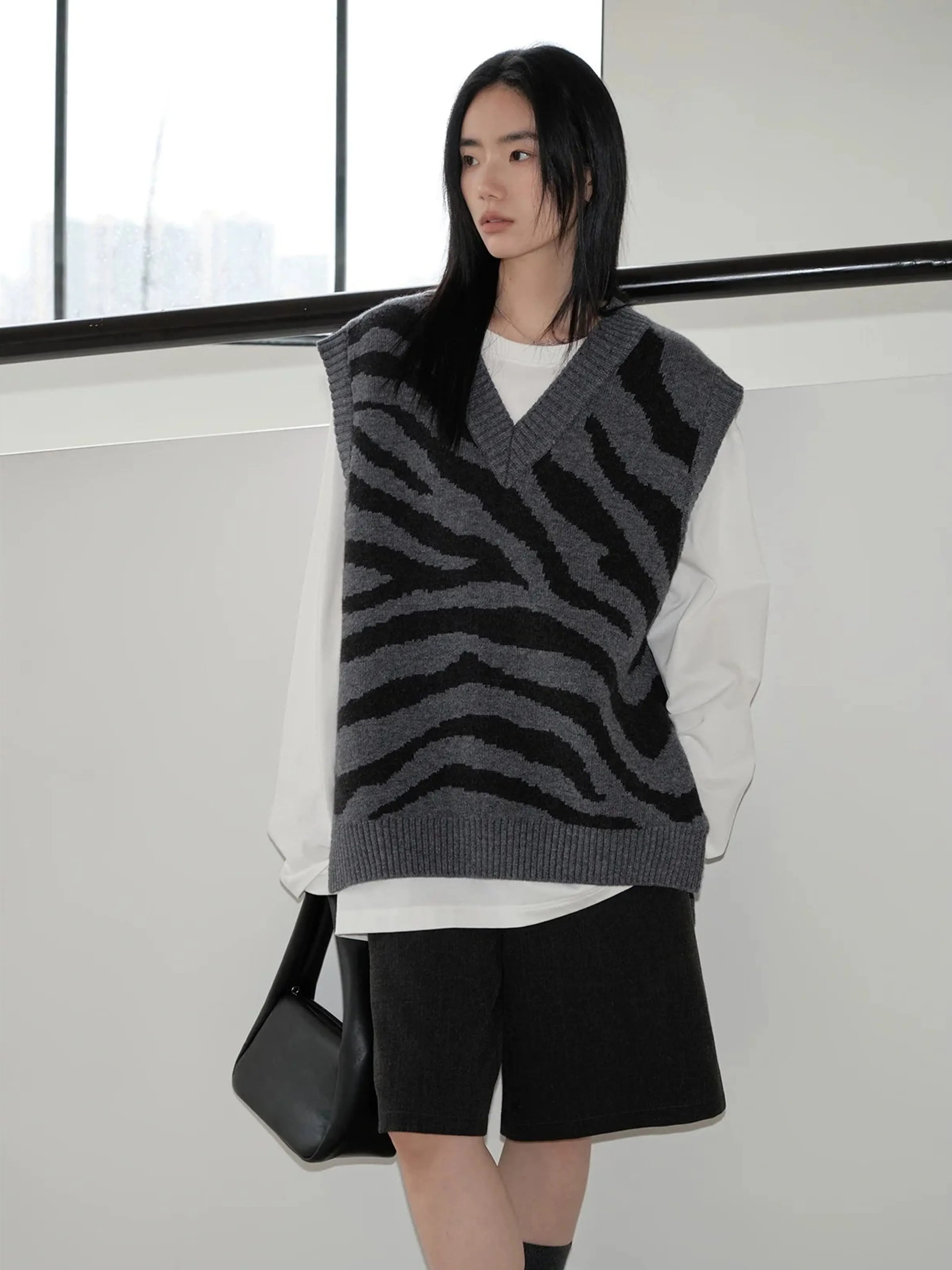 Zebra Patterned Knit Sweater Vest - Image 2