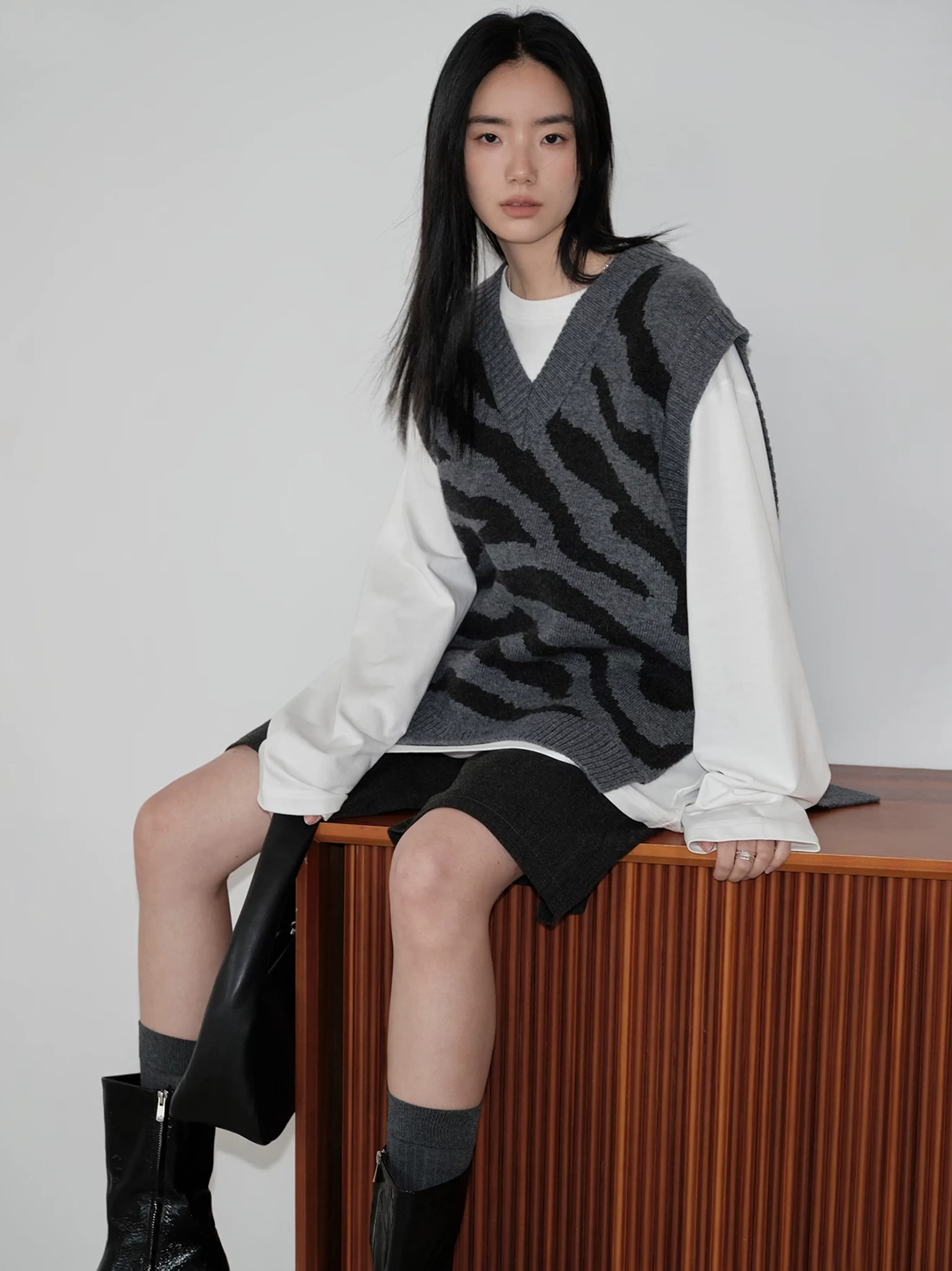 Zebra Patterned Knit Sweater Vest - Image 3